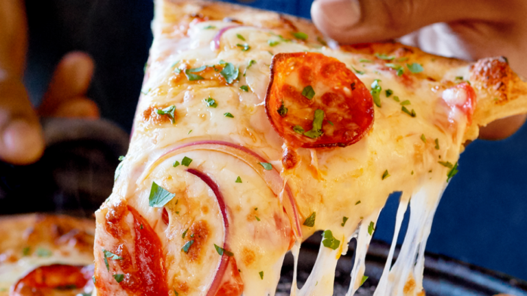 Pizza खाना व्यक्ति को पड़ा महंगा, आज 8000 करोड़ रुपए का होता मालिक