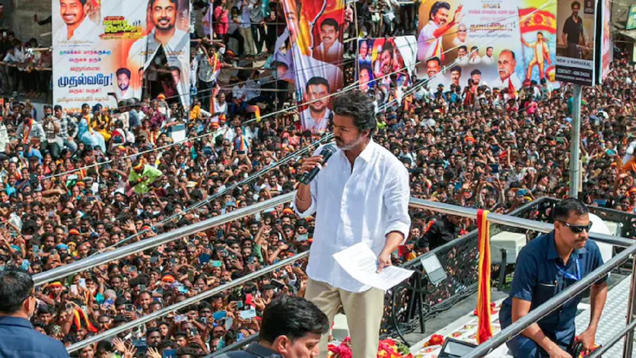 Karur Stampede: घायल और मृतक परिवारों को मुआवजा देंगे एक्टर विजय, किया ऐलान