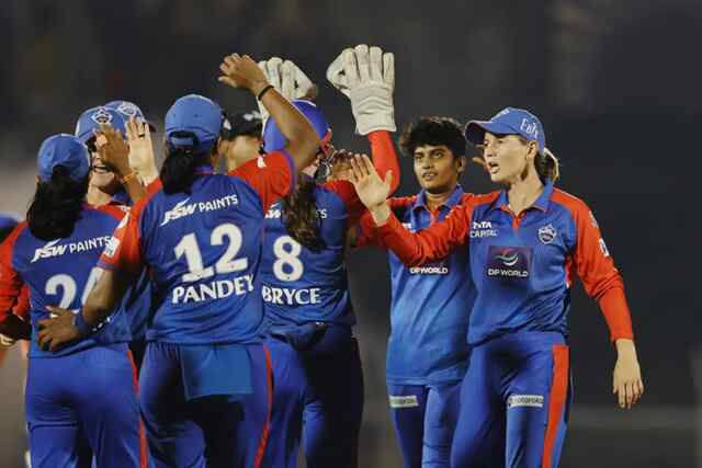 WPL के बीच आई बुरी खबर, ये खिलाड़ी हो गई बाहर, जानें वजह
