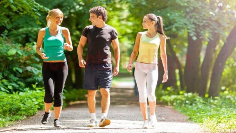 किस वक्त पैदल चलना है सेहत के लिए बेहतर! Morning या Evening walk?
