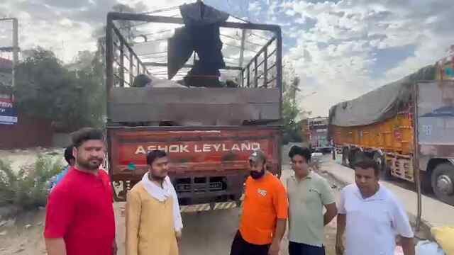 Punjab: नहीं थम रहा गौं तस्करी मामला, इस इलाके में 4 ट्रक किए काबू, देखें वीडियो
