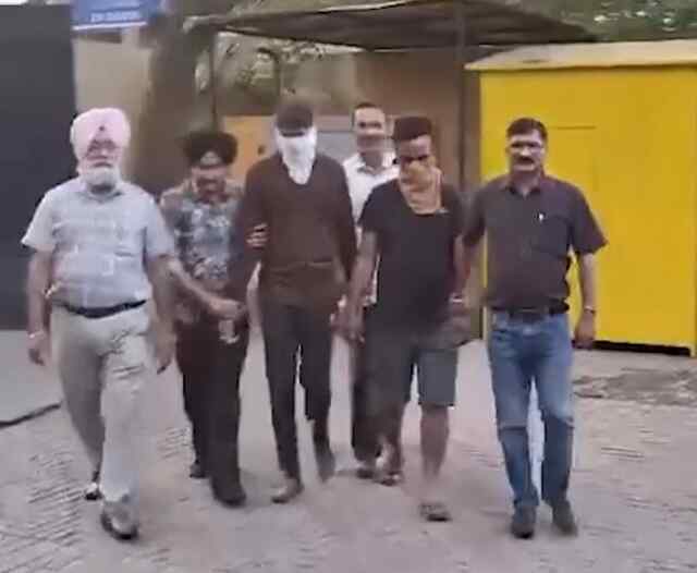 Ludhiana : ESIC Hospital का कर्मचारी और प्राईवेट करिंदा 25000 रिश्वत लेते गिरफ्तार, देखे वीडियो