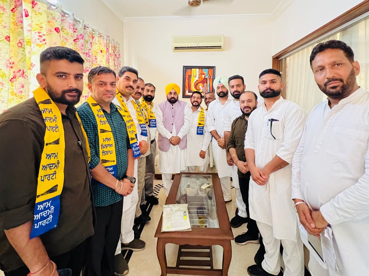Jalandhar में AAP हुई मजबूत, एससी कमीशन पंजाब के सदस्य राज कुमार मलोई अपने साथियों सहित पार्टी में हुए शामिल