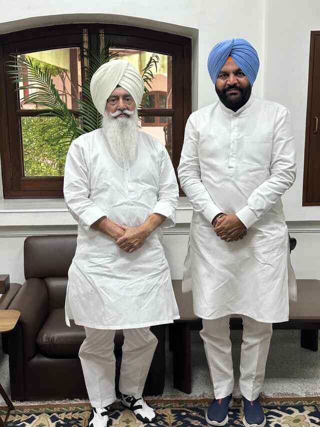 Punjab : MP Gurjeet Singh Aujla पहुंचे ब्यास डेरा
