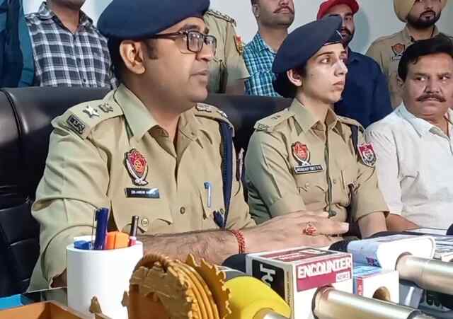 Jalandhar: 50 लाख की फिरौती के मामले हथियारों सहति 3 गिरफ्तार, देखें Live