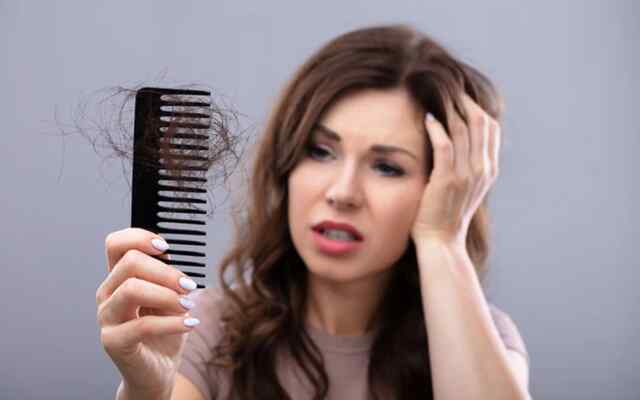 Hairfall से हैं परेशान? तो रोज़ खाये ये चीज़े, जानें !