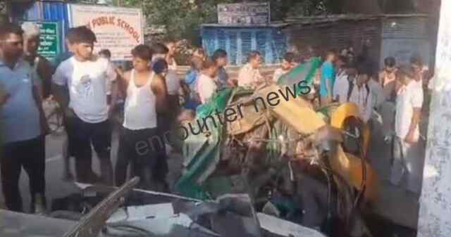 सुबह-सुबह हुआ हादसा : Auto और Car की टक्‍कर में 6 की मौत