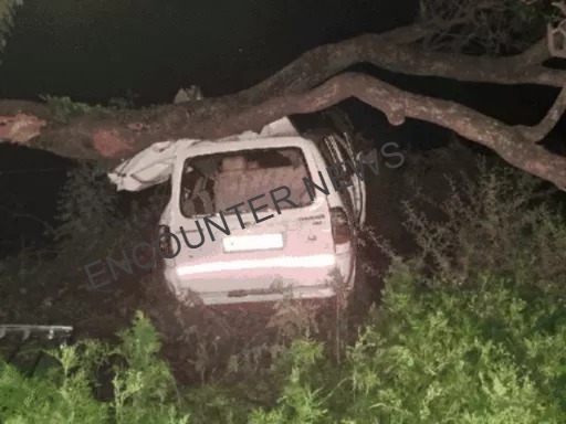 पेड़ से टकराई Car, 5 की मौ’त, 6 घायल