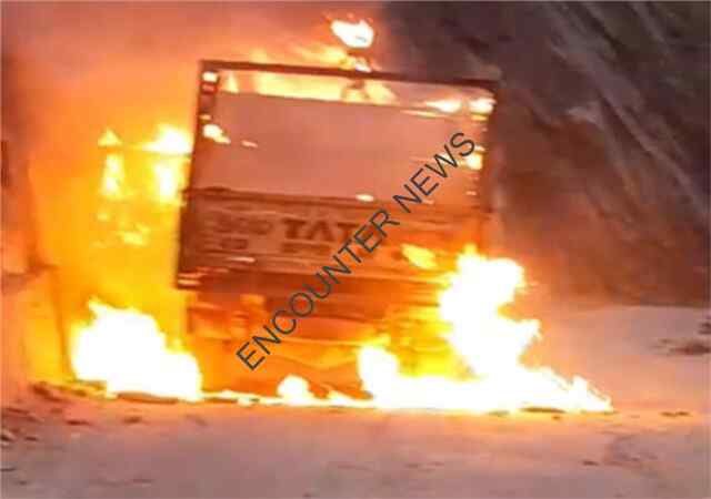 अचानक आग का गोला बना वाहन, जाने मामला