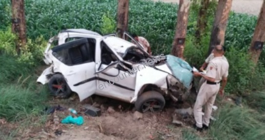 अनियंत्रित Car पेड़ से टकराई, 3 की मौ’त