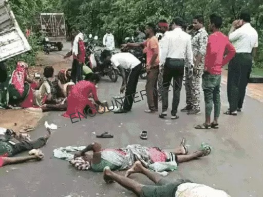 तेज रफ्तार Pickup अनियंत्रित होकर पलटी, 1 की मौत, 20 घायल