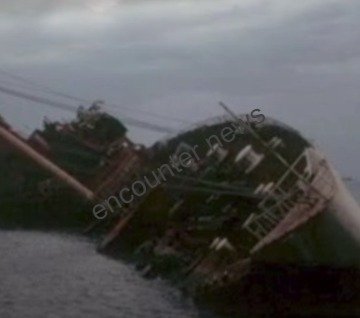 समुद्र में Oil का टैंकर पलटा, 13 भारतीयों सहित 16 क्रू मेंबर लापता