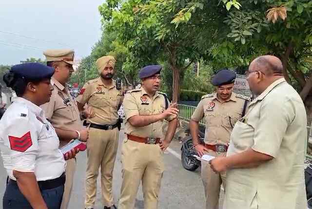 Jalandhar में आज से E-Challan प्रक्रिया हुई शुरू, कई गाड़ियों के काटे चालान, देखें Video