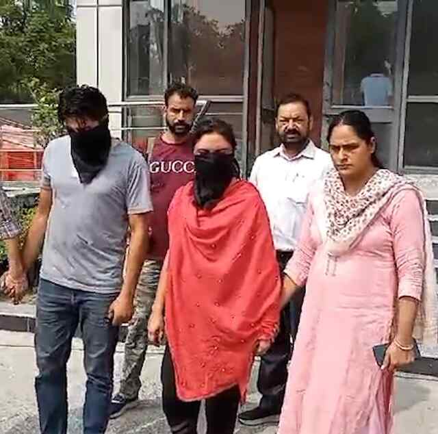 Punjab: पुलिस कर्मी और उसकी महिला साथी 440 ग्राम हैरोइन सहित गिरफ्तार, देखें वीडियो