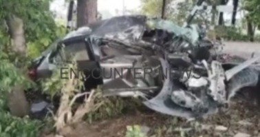 Jalandhar-Pathankot नेशनल हाईवे पर पेड़ से टकराई कार, 4 घायल
