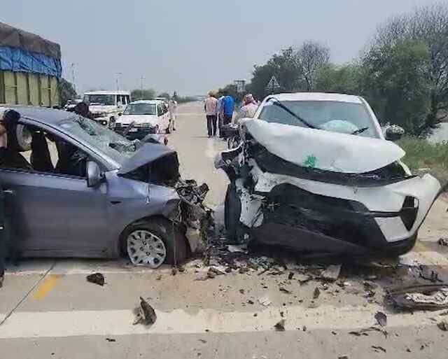 Punjab : 2 कारों में हुई भीषण टक्कर, देखें वीडियो