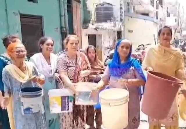 Punjab: पानी की समस्या से परेशान इलाकानिवासी, देखें वीडियो