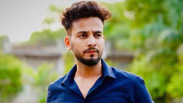 Photo खिंचवाने को लेकर विवादों में घिरे Elvish Yadav, जानें मामला