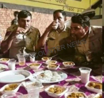 8 पुलिसकर्मियों की Alcohol पीने की वीडियो हुई वायरल, विभाग ने लिया एक्शन