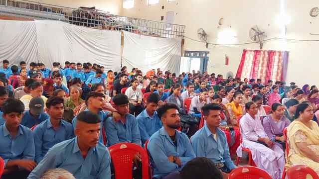 टाऊन हॉल ऊना में डिजिट साक्षरता जागरूकता शिविर आयोजित