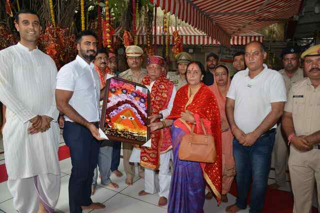 राज्यपाल ने माता चिंतपूर्णी मंदिर में नवाया शीश
