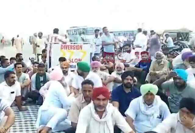 Punjab : पुल के निर्माण को लेकर लोगों ने किया धरना प्रदर्शन, देखें वीडियो