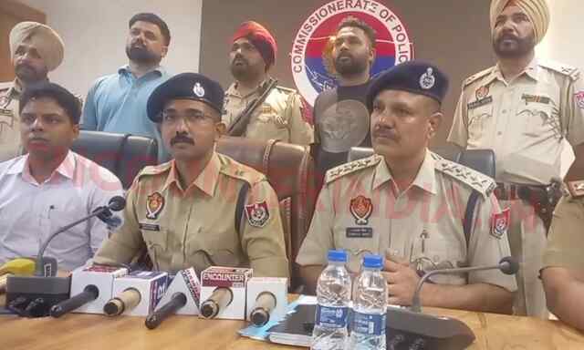 Jalandhar : Imperial Medical हॉल मे हुई लूट के मामले मे 2 गिरफ्तार, देखे Live