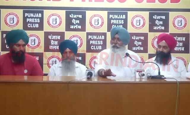 Jalandhar: किसानों ने Toll Free करने का किया ऐलान, रोड जाम करने की दी चेतावनी, देखें Live