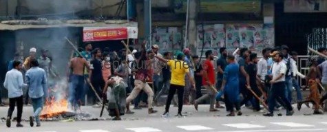 PM के इस्तीफे की मांग पर हिंसा, 97 की मौत, देश में कर्फ्यू