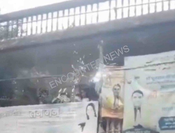 शॉर्ट सर्किट से टूटा बिजली का तार, नीचे खड़ी थी बच्चों से भरी School Bus