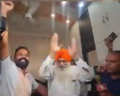 Punjab : भारतीय हॉकी टीम के कप्तान हरमनप्रीत सिंह के घर लगा बधाइयों का तांता, देखें वीडियो