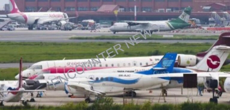Airport पर 24 लाख रुपये की करेंसी सहित 5 गिरफ्तार