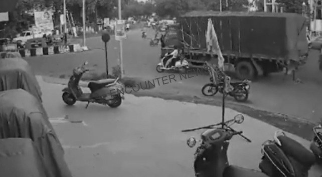 तेज रफ्तार Truck की चपेट में आई स्कूटी सवार छात्रा, मौत
