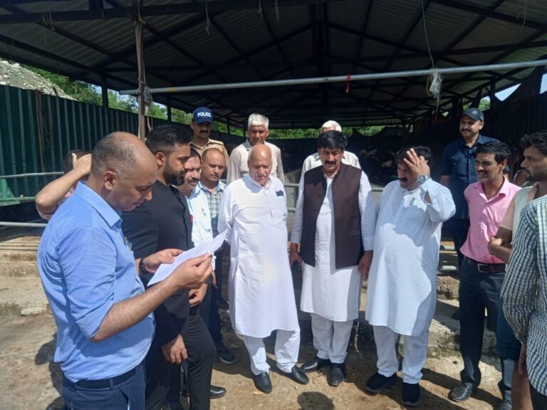 कृषि मंत्री ने थानाखास में गोकुल ग्राम और गौ अभ्यारण्य का किया निरीक्षण