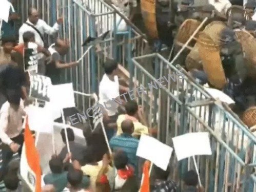 छात्रों ने किया Protest March, तोड़ी बैरिकेडिंग: Police ने लाठीचार्ज और आंसू गैस के गोले छोड़े
