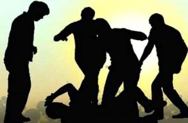 दो पक्षों में हुई खूनी झड़प, स्कॉर्पियों को लगाई आग, जाने मामला