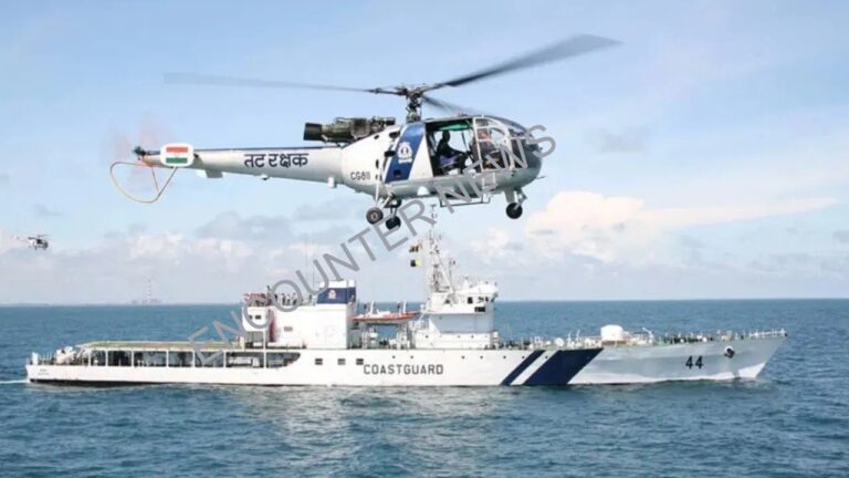 Helicopter की समुद्र में Emergency लैंडिंग, 3 क्रू मेंबर्स लापता