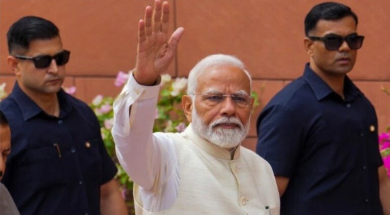 Singapore के लिए रवाना हुए PM Modi