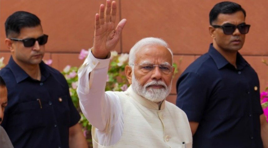 Singapore के लिए रवाना हुए PM Modi