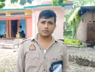 वर्दी पर नेम प्लेट न लगाने पर भड़का पुलिसकर्मी! जड़ा जोरदार थप्पड़, Video Viral