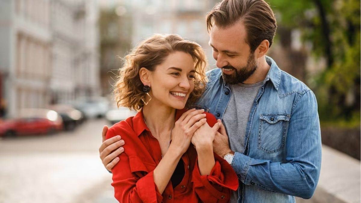 Girlfriend के साथ हेल्दी Relationship के लिए अपनाएं ये 5 Tips: लड़ाई-झगड़े से रहें दूर!