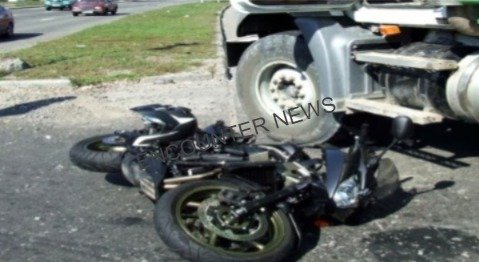 तेज रफ्तार Pickup ने Bike को मारी टक्कर, 2 की मौत, कई घायल