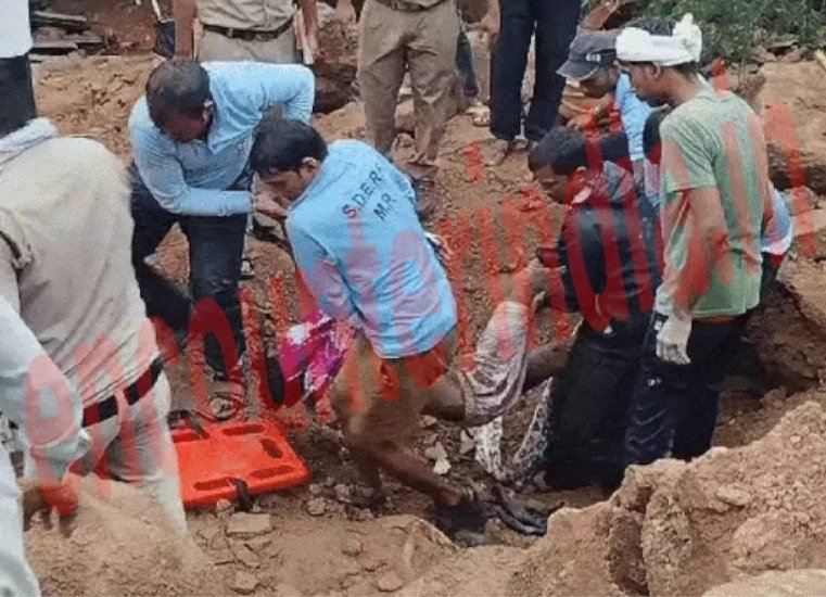 दीवार ढहने से 9 लोग दबे, 2 की मौत