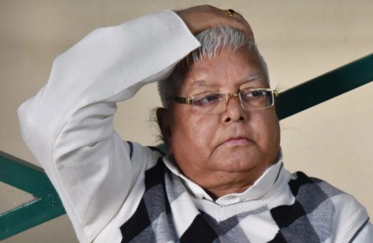 लालू परिवार की बढ़ी मुश्किलें, कोर्ट ने जारी किया समन