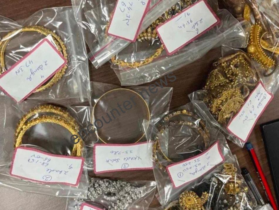पूर्व IAS अधिकारी के घर पर ED की रेड, करोडों की नकदी और ज्वेलरी बरामद