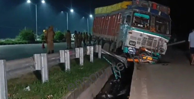 तेज रफ्तार Truck ने ट्रैक्टर ट्रॉली को मारी टक्कर, 10 की मौत
