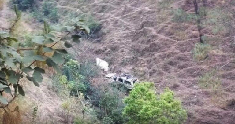 बारातियों से भरी कार 200 मीटर गहरी खाई में गिरी, 3 की मौत