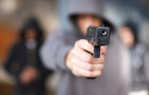 रामलीला देख रहे लोगों में मची भगदड़, जमीनी विवाद को लेकर भाई ने भाई को मारी गोली