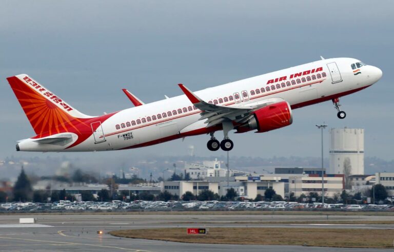Air India की Flight को बम से उड़ाने की मिली धमकी, विमान को Airport की ओर किया डायवर्ट
