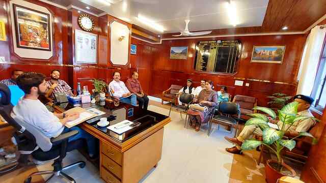 दुकानों के आगे अतिक्रमण पर होगी सख्त कार्रवाई- विश्वमोहन देव चौहान